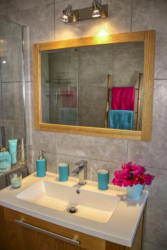 19.Location villa vue mer Deshaies Guadeloupe_ Salle de douche